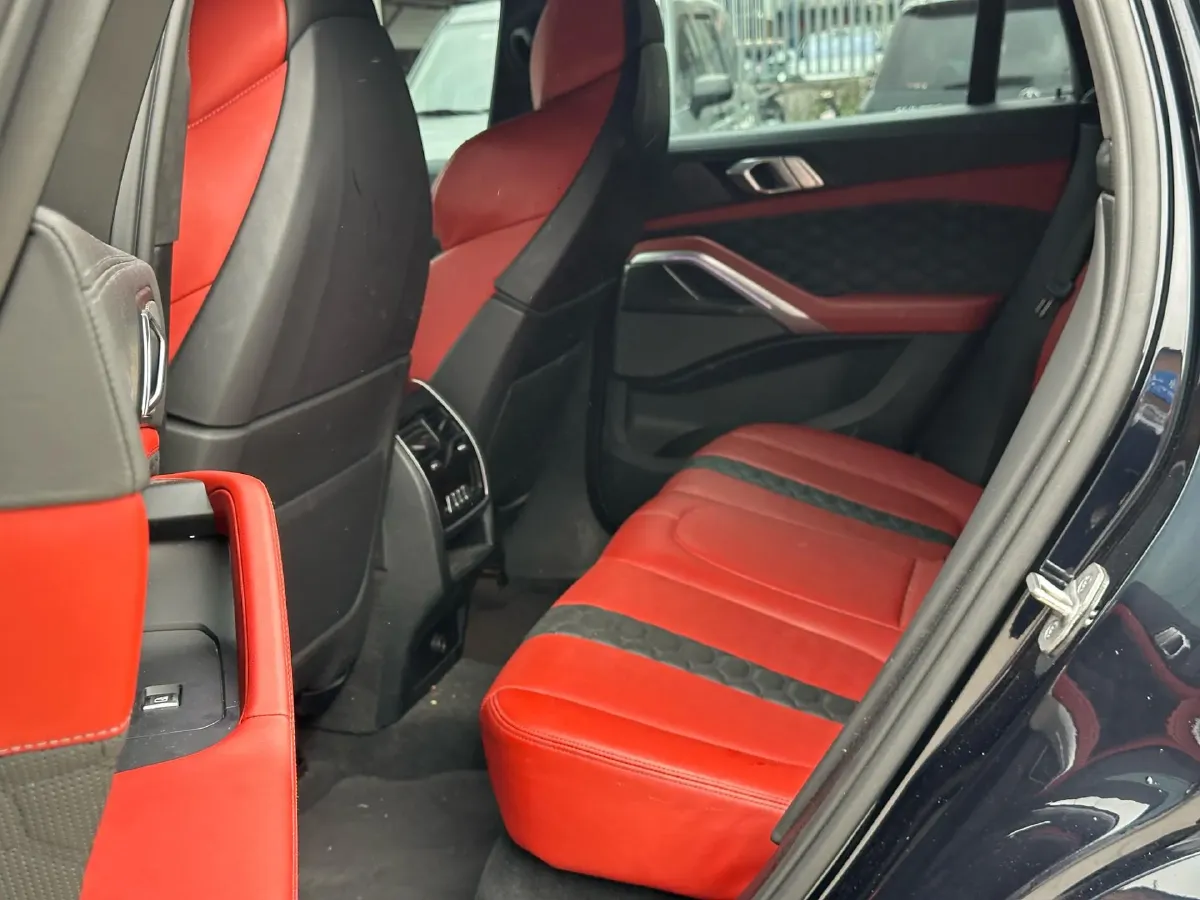 2022 BMW X6 M 4.4T 600HP V8 8AT,autocango,china used car exporter,china ev exporter,chinese used car exporter,chinese used ev exporter