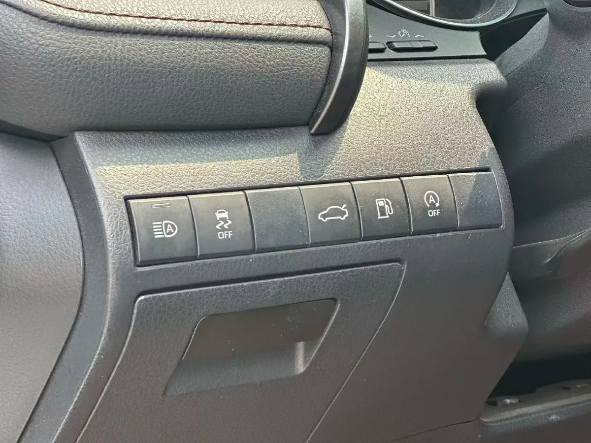 2019 Toyota Camry 2.5L 209HP L4 8AT,autocango,china used car exporter,china ev exporter,chinese used car exporter,chinese used ev exporter