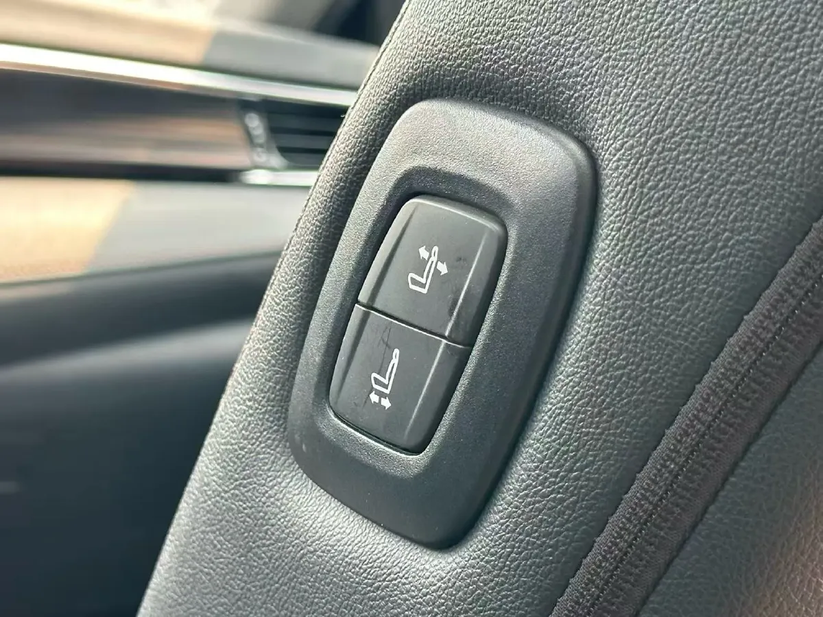 2019 Toyota Camry 2.5L 209HP L4 8AT,autocango,china used car exporter,china ev exporter,chinese used car exporter,chinese used ev exporter