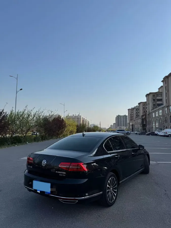 2019 Volkswagen Magotan 2.0T 186HP L4 7DCT,autocango,china used car exporter,china ev exporter,chinese used car exporter,chinese used ev exporter