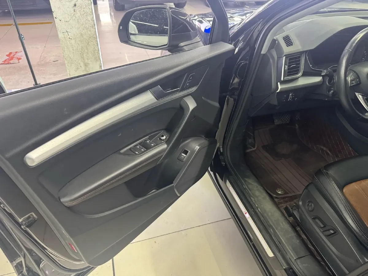 2020 Audi Q5L 2.0T 190HP L4 7DCT,autocango,china used car exporter,china ev exporter,chinese used car exporter,chinese used ev exporter