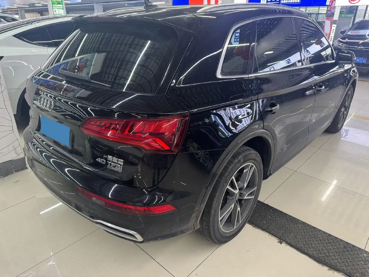 2020 Audi Q5L 2.0T 190HP L4 7DCT,autocango,china used car exporter,china ev exporter,chinese used car exporter,chinese used ev exporter