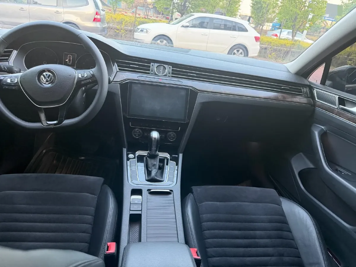 2018 Volkswagen Magotan 1.8T 180HP L4 7DCT,autocango,china used car exporter,china ev exporter,chinese used car exporter,chinese used ev exporter