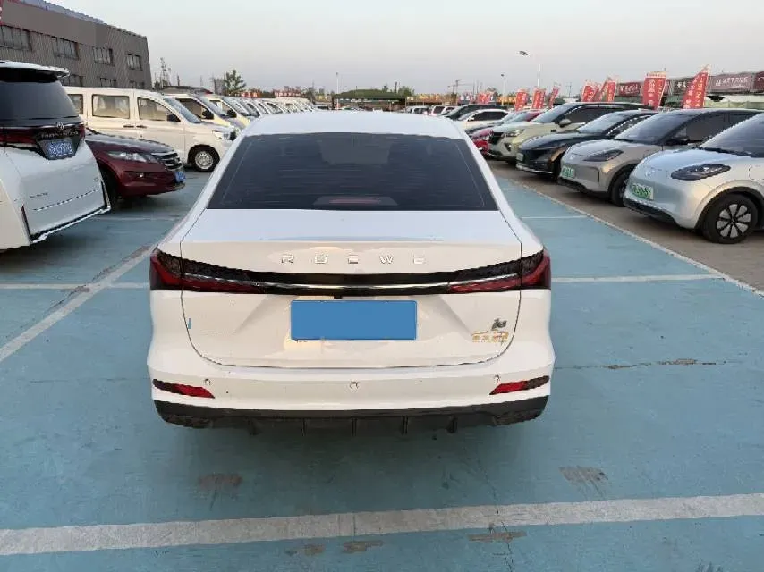 2023 Roewe i5 1.5L 129HP L4 5MT,autocango,china used car exporter,china ev exporter,chinese used car exporter,chinese used ev exporter
