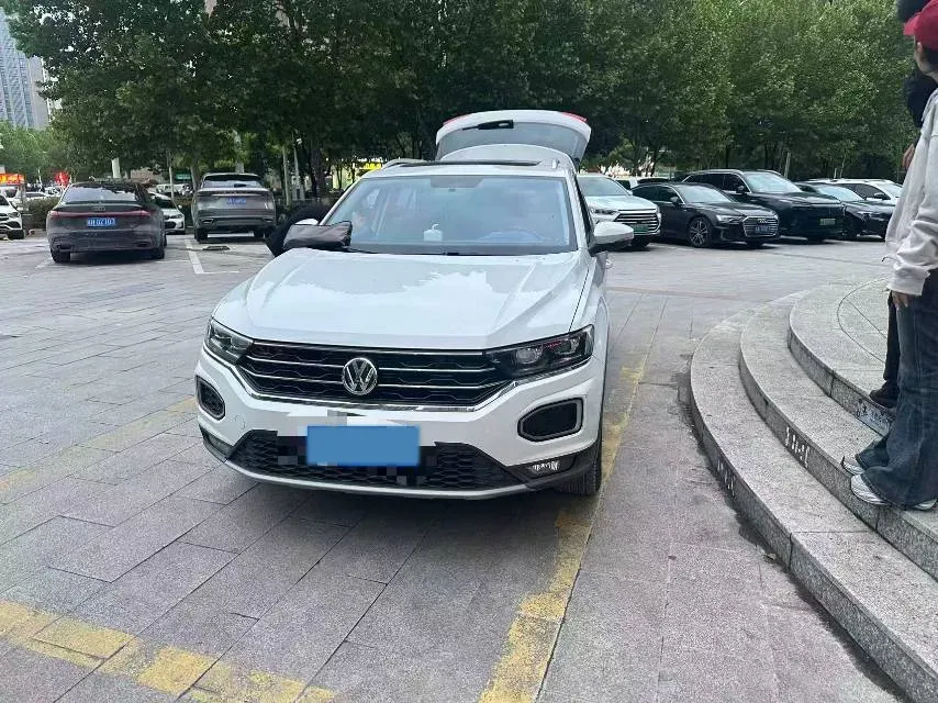 2019 Volkswagen T-Roc 1.4T 131HP L4 7DCT,autocango,china used car exporter,china ev exporter,chinese used car exporter,chinese used ev exporter