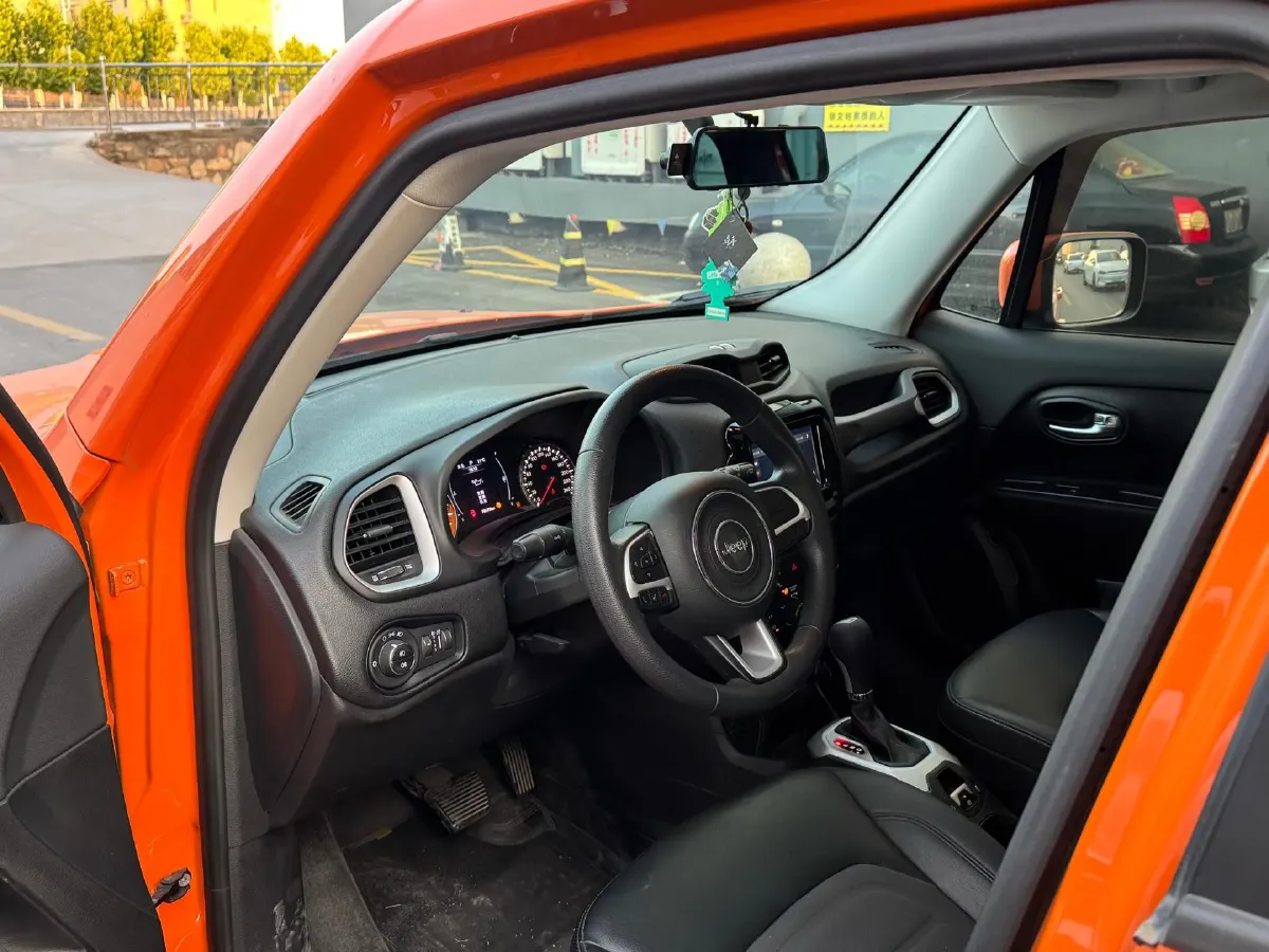 2019 Jeep Renegade 1.3T 173HP L4 7DCT,autocango,china used car exporter,china ev exporter,chinese used car exporter,chinese used ev exporter
