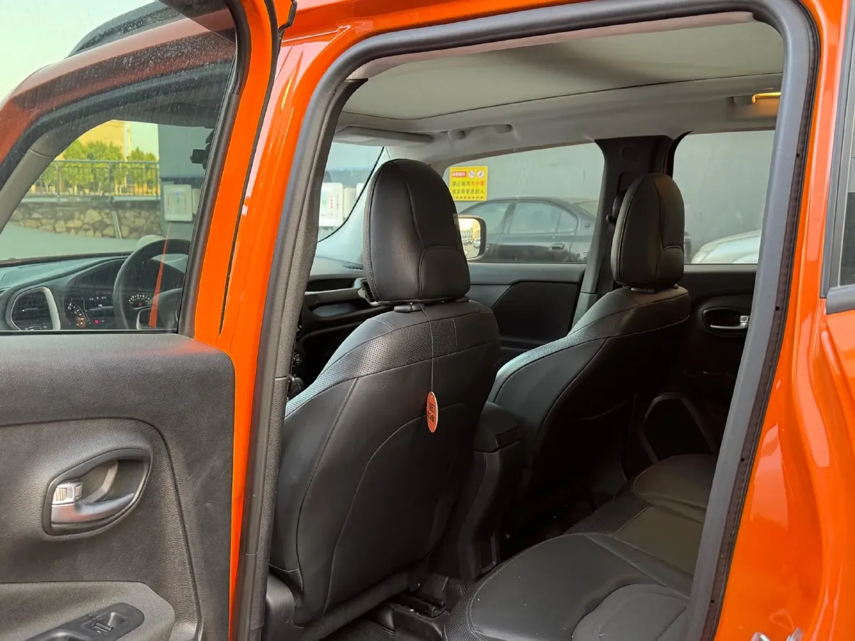 2019 Jeep Renegade 1.3T 173HP L4 7DCT,autocango,china used car exporter,china ev exporter,chinese used car exporter,chinese used ev exporter