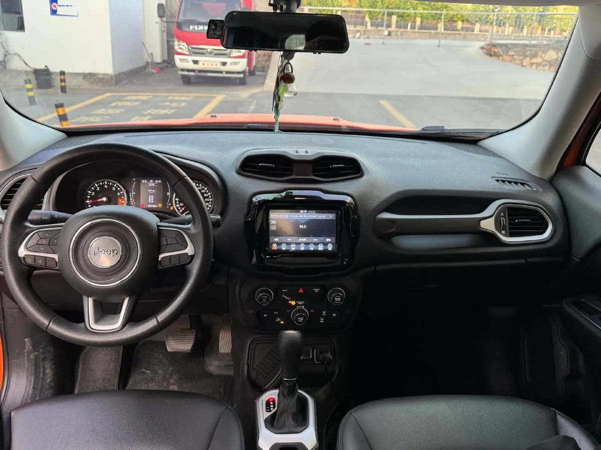 2019 Jeep Renegade 1.3T 173HP L4 7DCT,autocango,china used car exporter,china ev exporter,chinese used car exporter,chinese used ev exporter