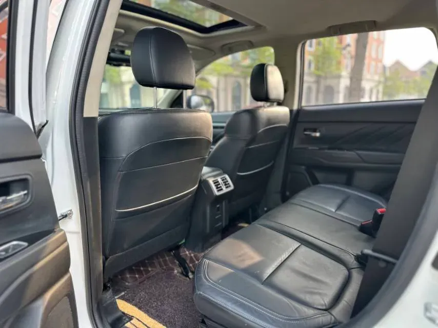 2019 Mitsubishi Outlander 2.4L 192HP L4 CVT,autocango,china used car exporter,china ev exporter,chinese used car exporter,chinese used ev exporter