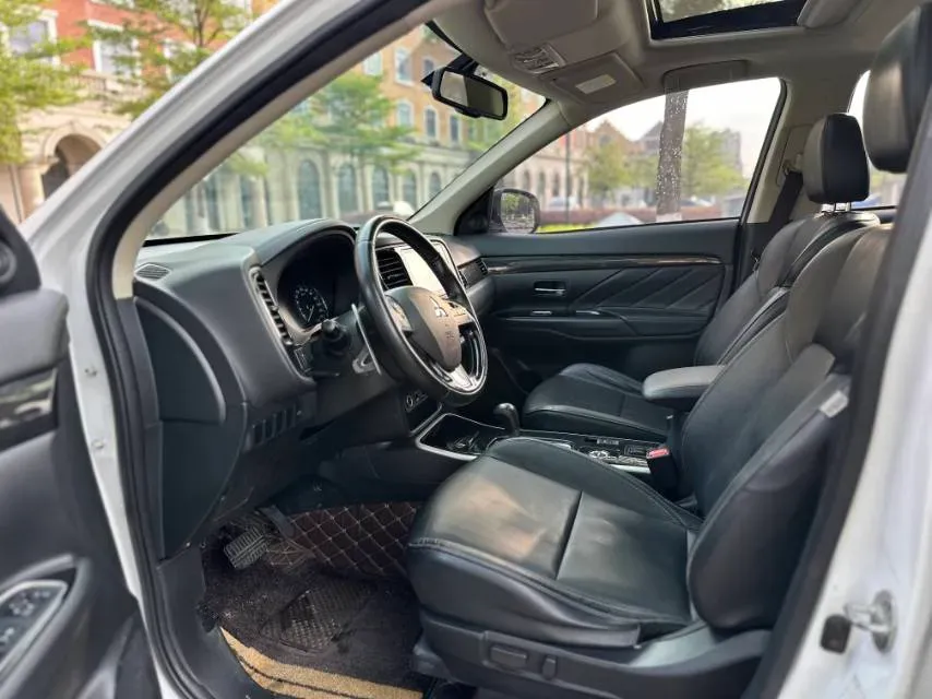 2019 Mitsubishi Outlander 2.4L 192HP L4 CVT,autocango,china used car exporter,china ev exporter,chinese used car exporter,chinese used ev exporter