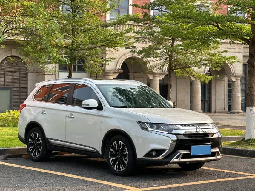 2019 Mitsubishi Outlander 2.4L 192HP L4 CVT,autocango,china used car exporter,china ev exporter,chinese used car exporter,chinese used ev exporter