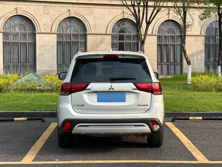 2019 Mitsubishi Outlander 2.4L 192HP L4 CVT,autocango,china used car exporter,china ev exporter,chinese used car exporter,chinese used ev exporter