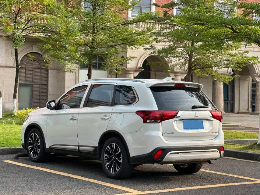 2019 Mitsubishi Outlander 2.4L 192HP L4 CVT,autocango,china used car exporter,china ev exporter,chinese used car exporter,chinese used ev exporter