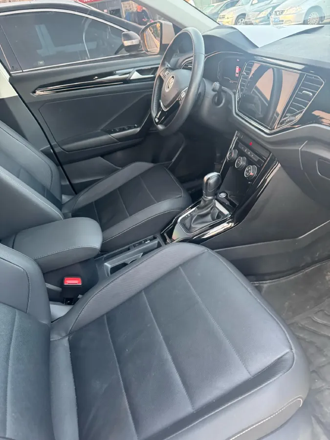 2022 Volkswagen T-Roc 1.4T 150HP L4 7DCT,autocango,china used car exporter,china ev exporter,chinese used car exporter,chinese used ev exporter
