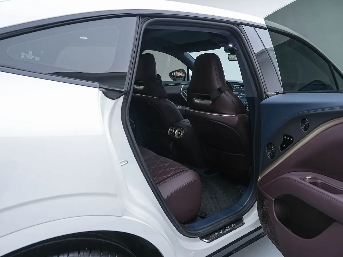 2025 Avatr 11 1.5T 156HP L4 REEV,autocango,china used car exporter,china ev exporter,chinese used car exporter,chinese used ev exporter