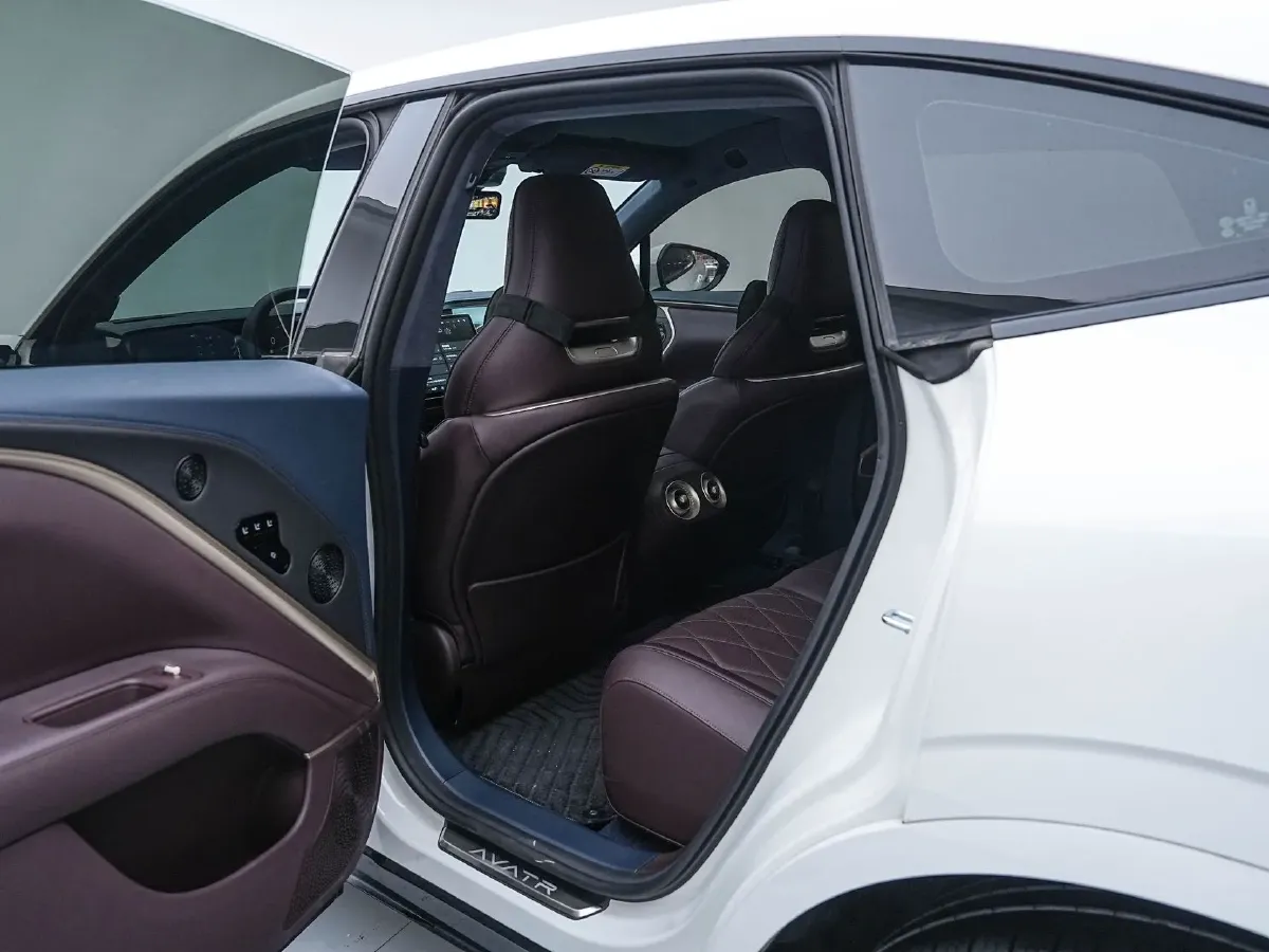 2025 Avatr 11 1.5T 156HP L4 REEV,autocango,china used car exporter,china ev exporter,chinese used car exporter,chinese used ev exporter