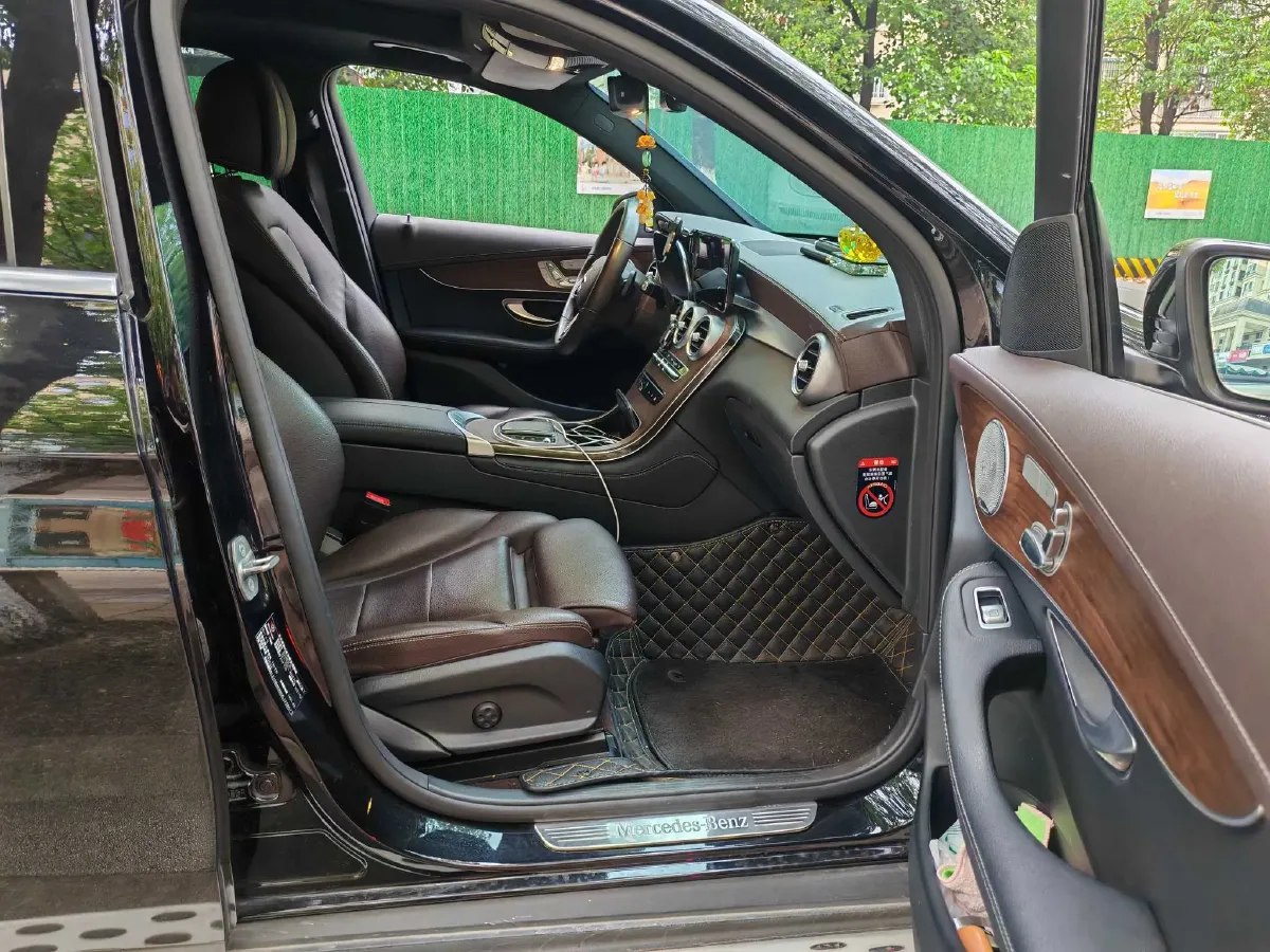 2021 Mercedes-Benz GLC Class 2.0T 258HP L4 9AT,autocango,china used car exporter,china ev exporter,chinese used car exporter,chinese used ev exporter