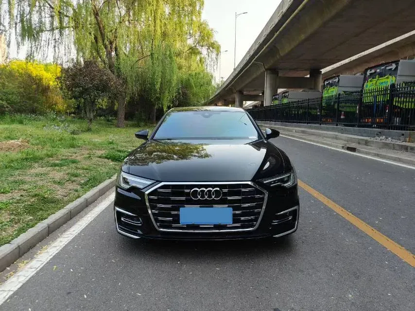 2023 Audi A6L 2.0T 190HP L4 7DCT,autocango,china used car exporter,china ev exporter,chinese used car exporter,chinese used ev exporter