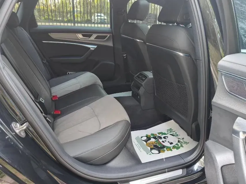 2023 Audi A6L 2.0T 190HP L4 7DCT,autocango,china used car exporter,china ev exporter,chinese used car exporter,chinese used ev exporter