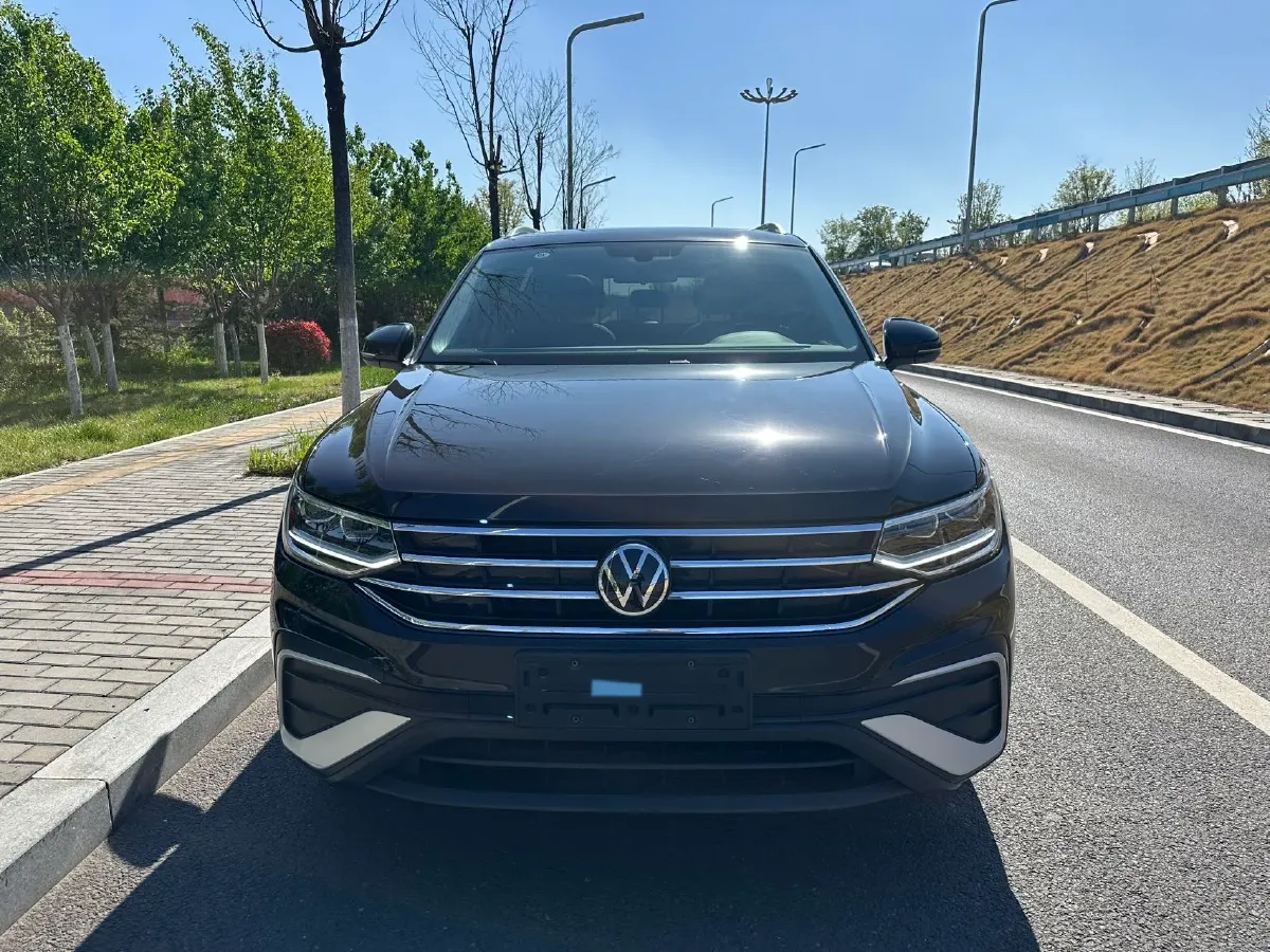 2023 Volkswagen Tiguan L 1.5T 160HP L4 7DCT,autocango,china used car exporter,china ev exporter,chinese used car exporter,chinese used ev exporter