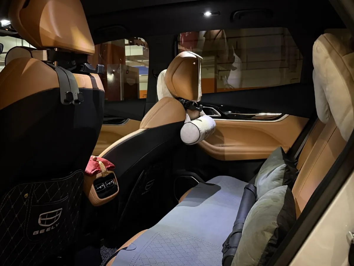 2025 Geely StarRay 1.5T 181HP L4 7DCT,autocango,china used car exporter,china ev exporter,chinese used car exporter,chinese used ev exporter