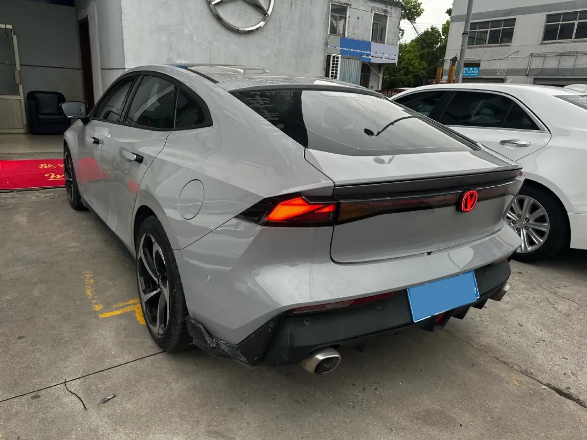 2022 ChangAn UNI-V 1.5T 188HP L4 7DCT,autocango,china used car exporter,china ev exporter,chinese used car exporter,chinese used ev exporter
