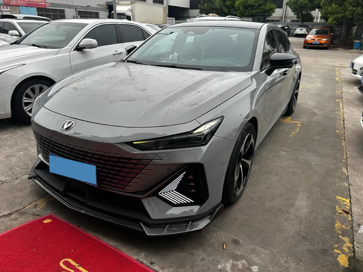 2022 ChangAn UNI-V 1.5T 188HP L4 7DCT,autocango,china used car exporter,china ev exporter,chinese used car exporter,chinese used ev exporter