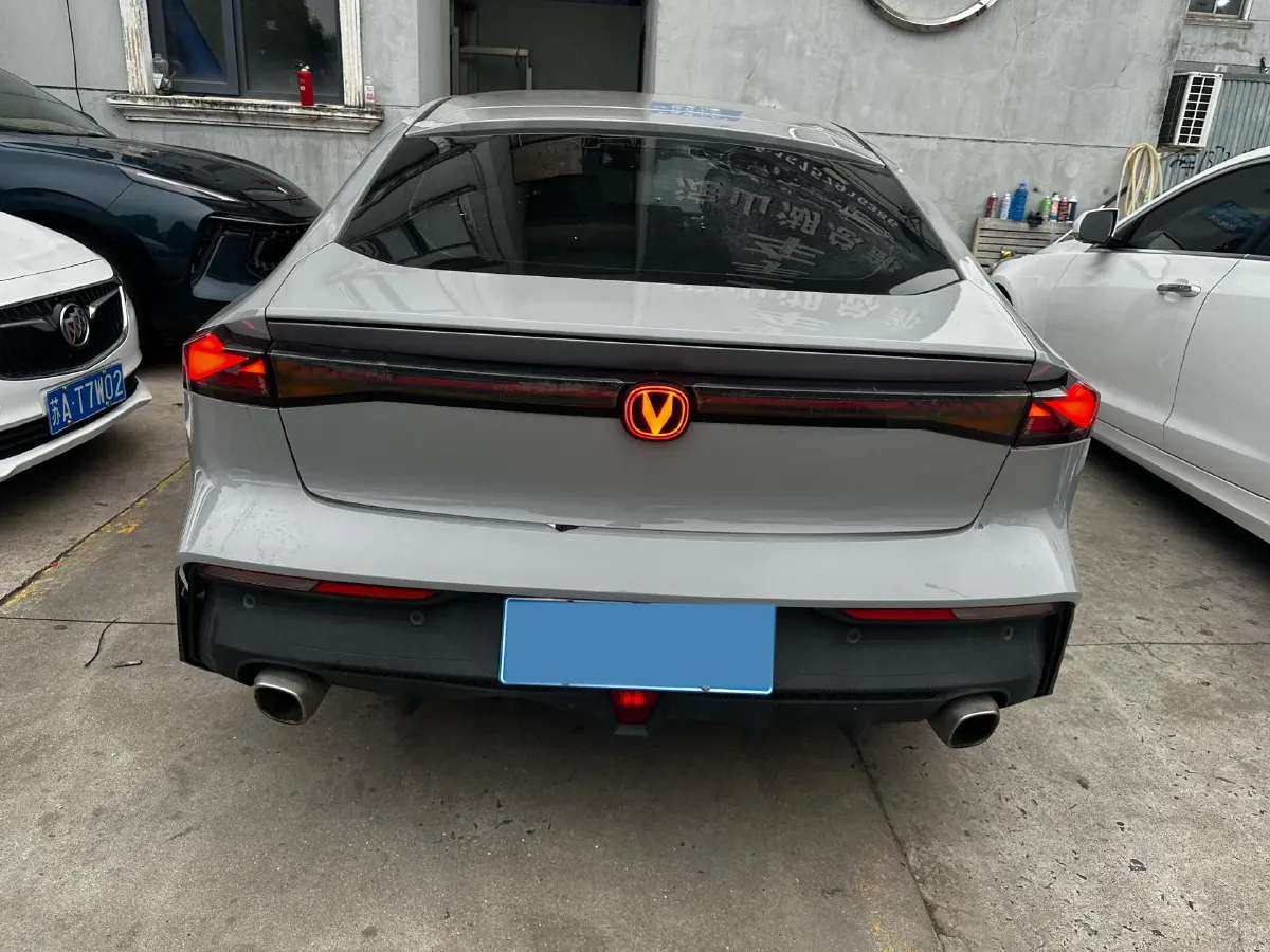 2022 ChangAn UNI-V 1.5T 188HP L4 7DCT,autocango,china used car exporter,china ev exporter,chinese used car exporter,chinese used ev exporter