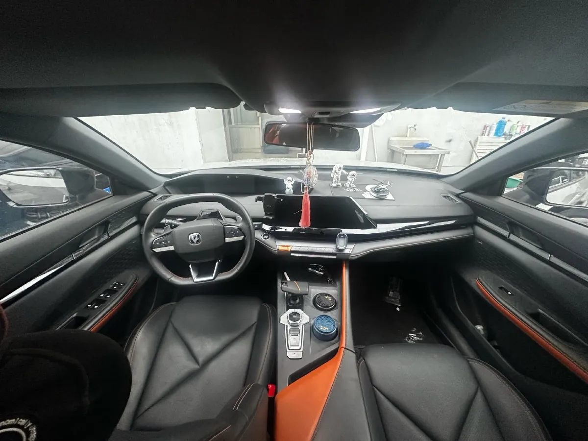 2022 ChangAn UNI-V 1.5T 188HP L4 7DCT,autocango,china used car exporter,china ev exporter,chinese used car exporter,chinese used ev exporter