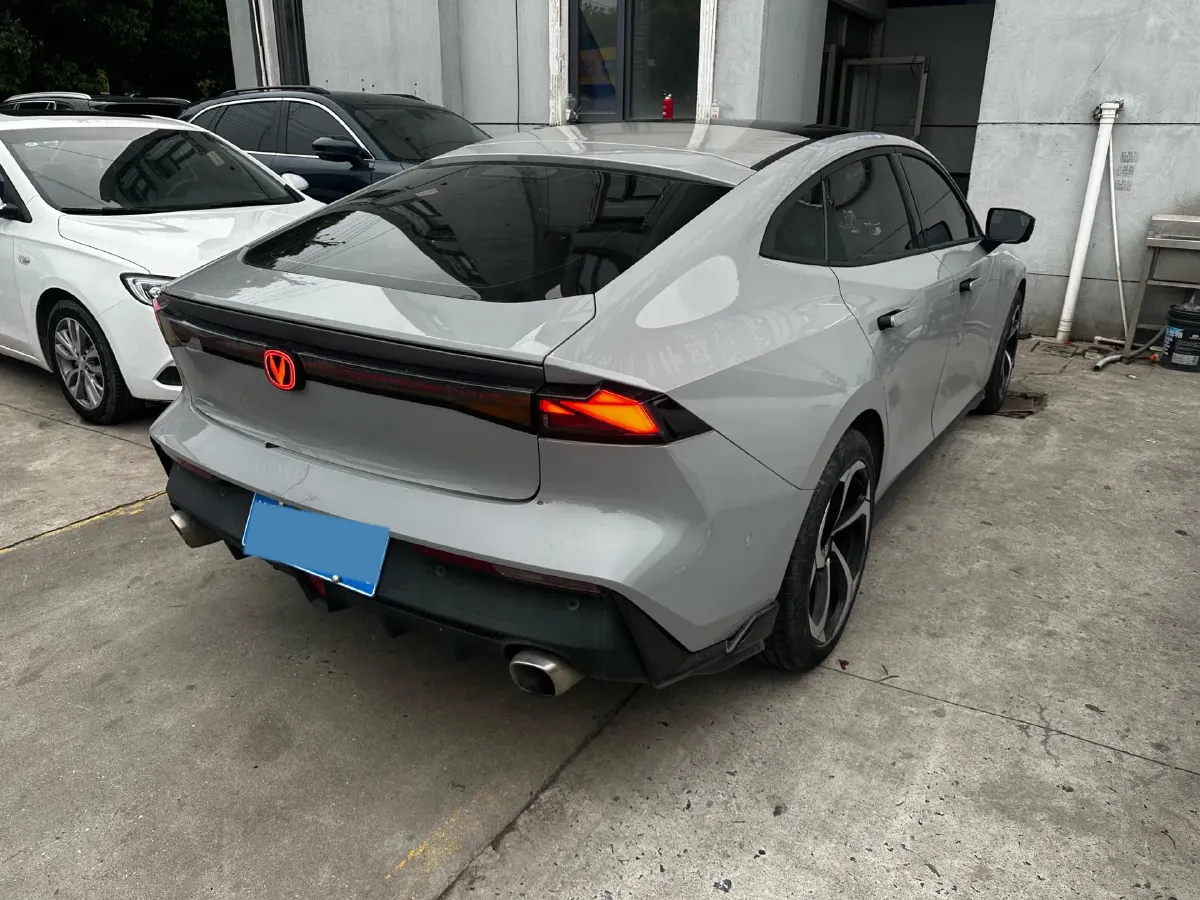 2022 ChangAn UNI-V 1.5T 188HP L4 7DCT,autocango,china used car exporter,china ev exporter,chinese used car exporter,chinese used ev exporter