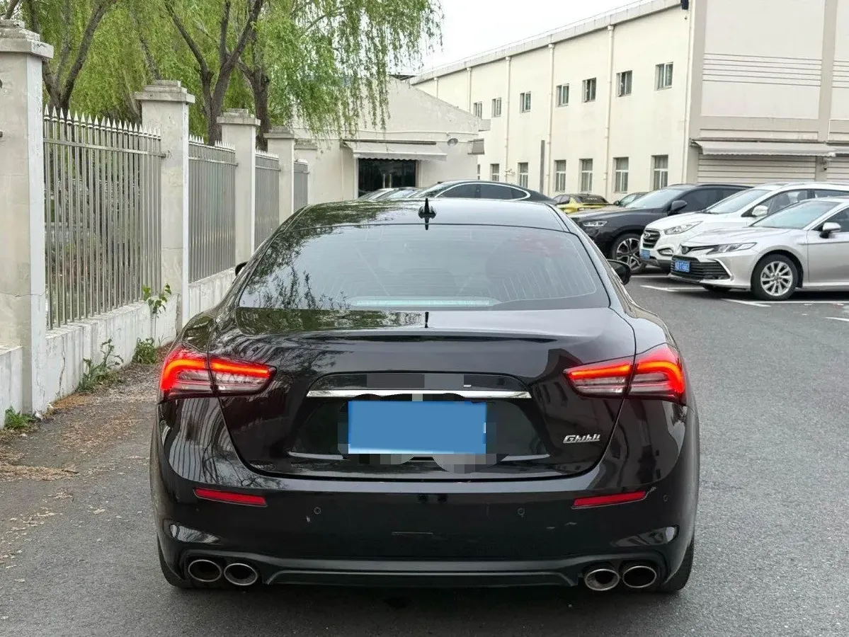 2021 Maserati Ghibli 2.0T 330HP L4 8AT,autocango,china used car exporter,china ev exporter,chinese used car exporter,chinese used ev exporter