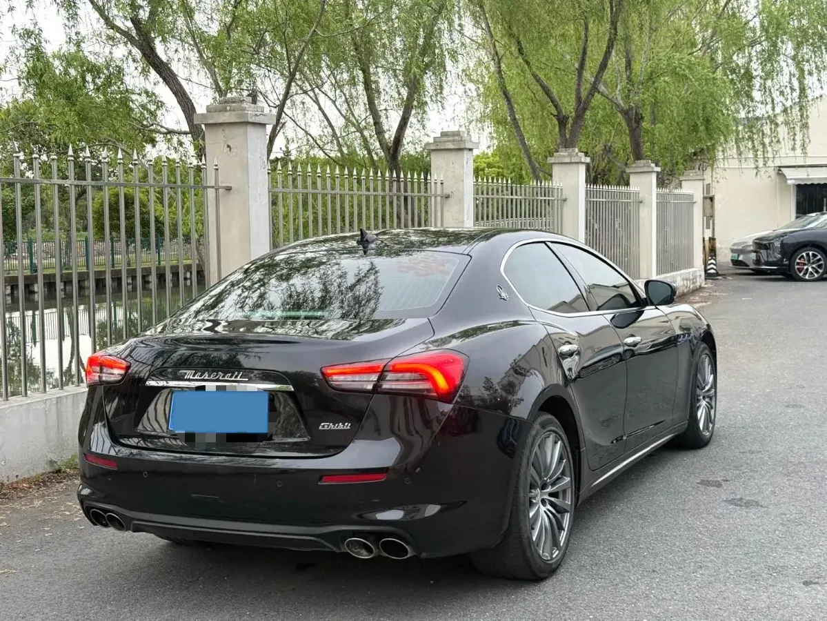 2021 Maserati Ghibli 2.0T 330HP L4 8AT,autocango,china used car exporter,china ev exporter,chinese used car exporter,chinese used ev exporter