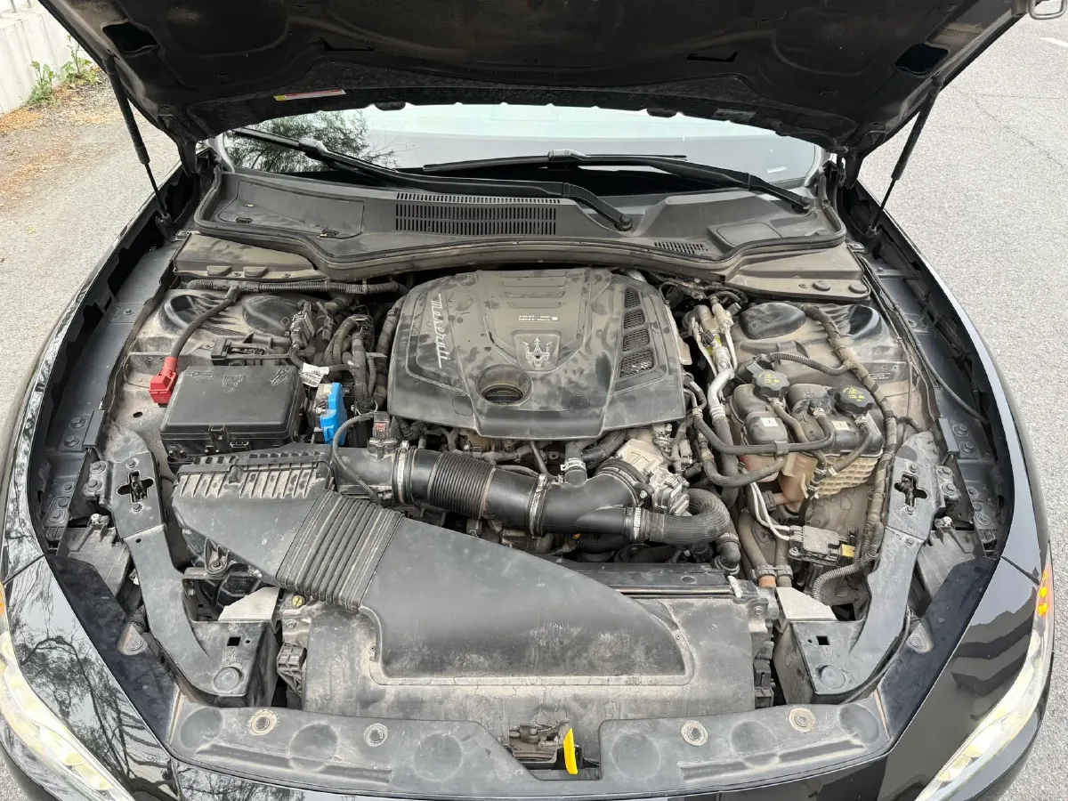 2021 Maserati Ghibli 2.0T 330HP L4 8AT,autocango,china used car exporter,china ev exporter,chinese used car exporter,chinese used ev exporter