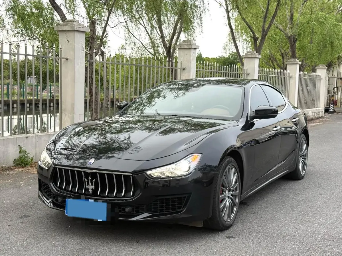 2021 Maserati Ghibli 2.0T 330HP L4 8AT,autocango,china used car exporter,china ev exporter,chinese used car exporter,chinese used ev exporter