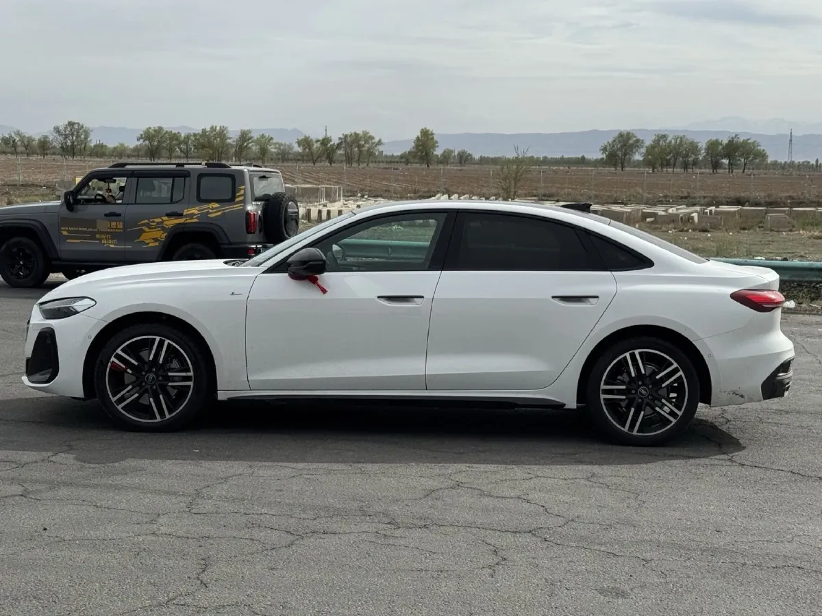 2026 Audi A5L 2.0T 204HP L4 7DCT,autocango,china used car exporter,china ev exporter,chinese used car exporter,chinese used ev exporter