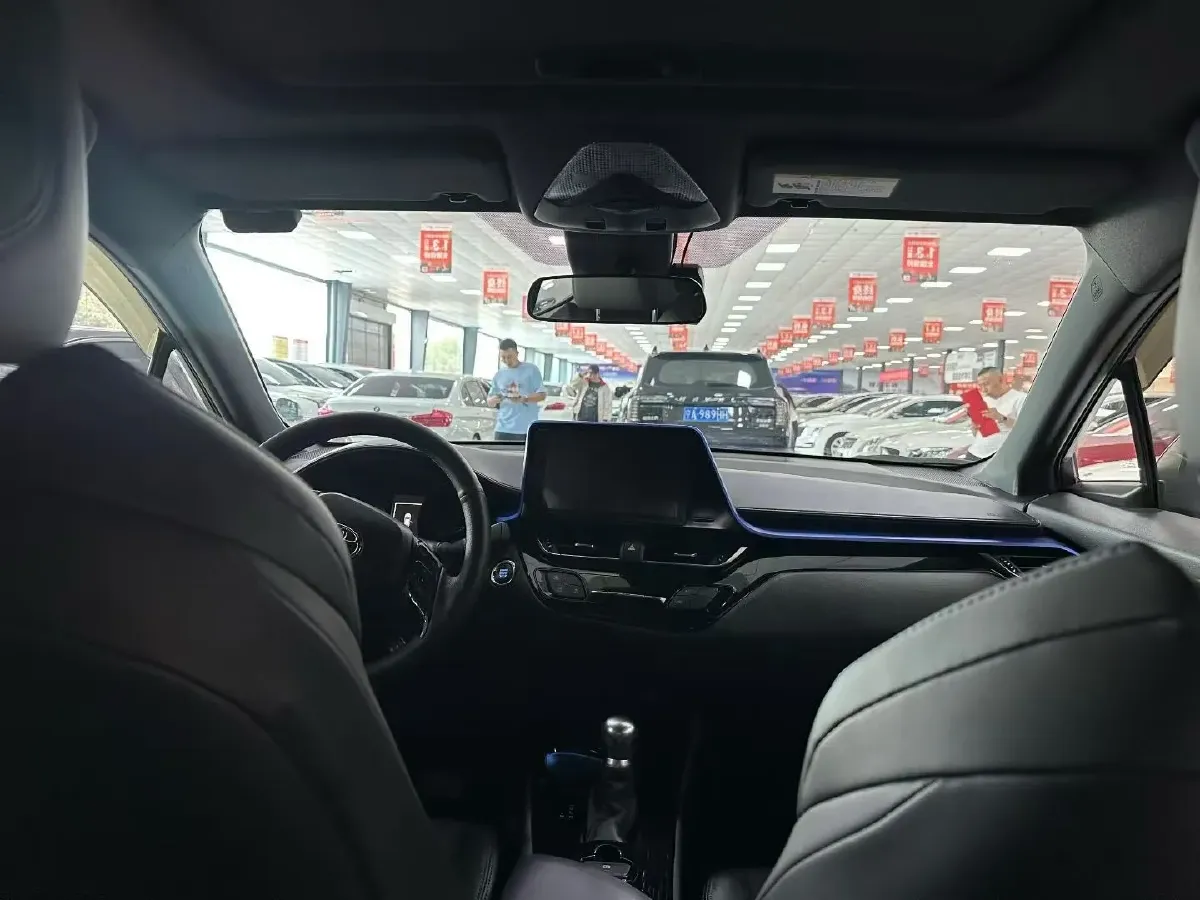 2020 Toyota C-HR 2.0L 171HP L4 CVT,autocango,china used car exporter,china ev exporter,chinese used car exporter,chinese used ev exporter