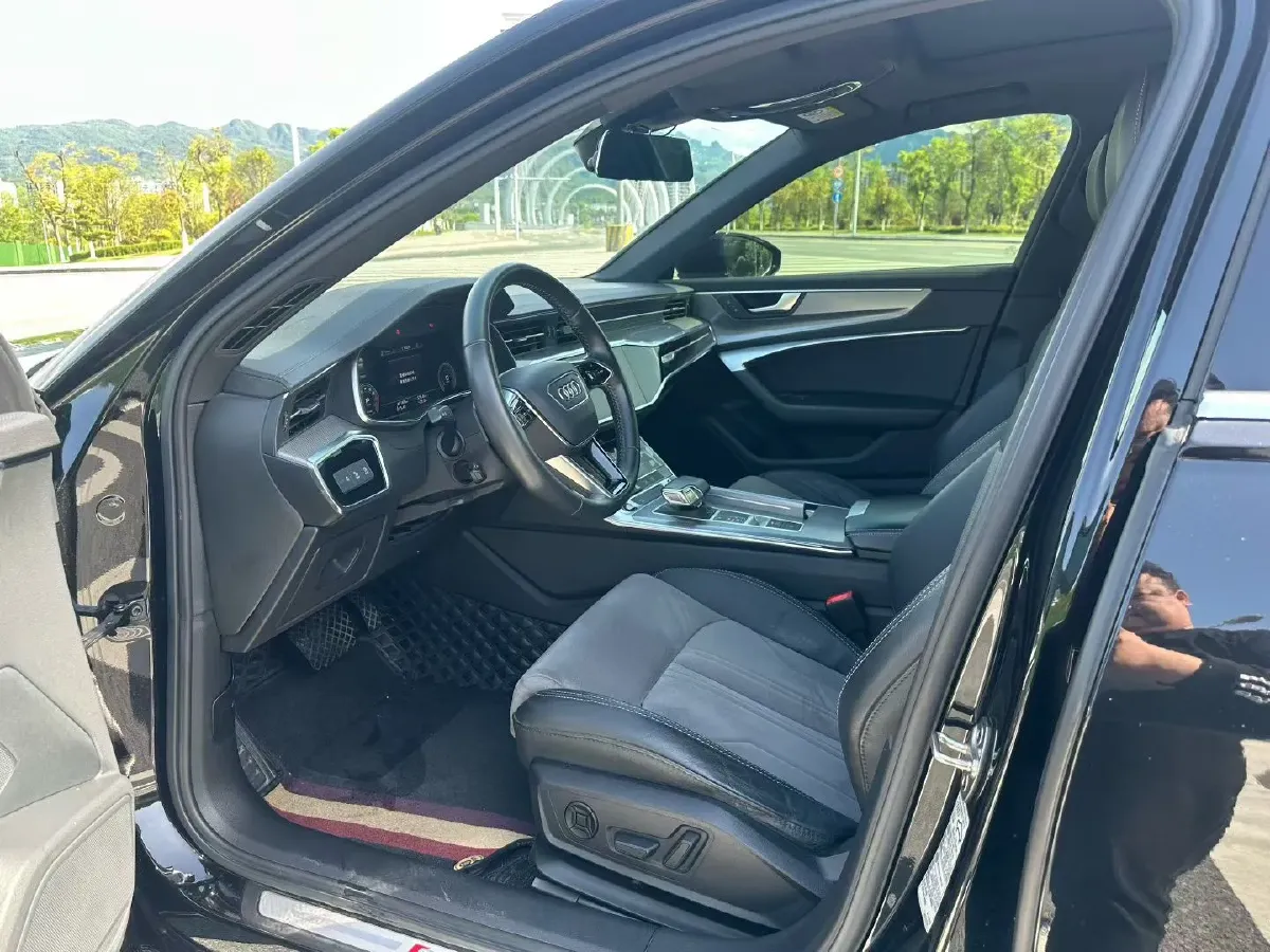 2021 Audi A6L 2.0T 190HP L4 7DCT,autocango,china used car exporter,china ev exporter,chinese used car exporter,chinese used ev exporter