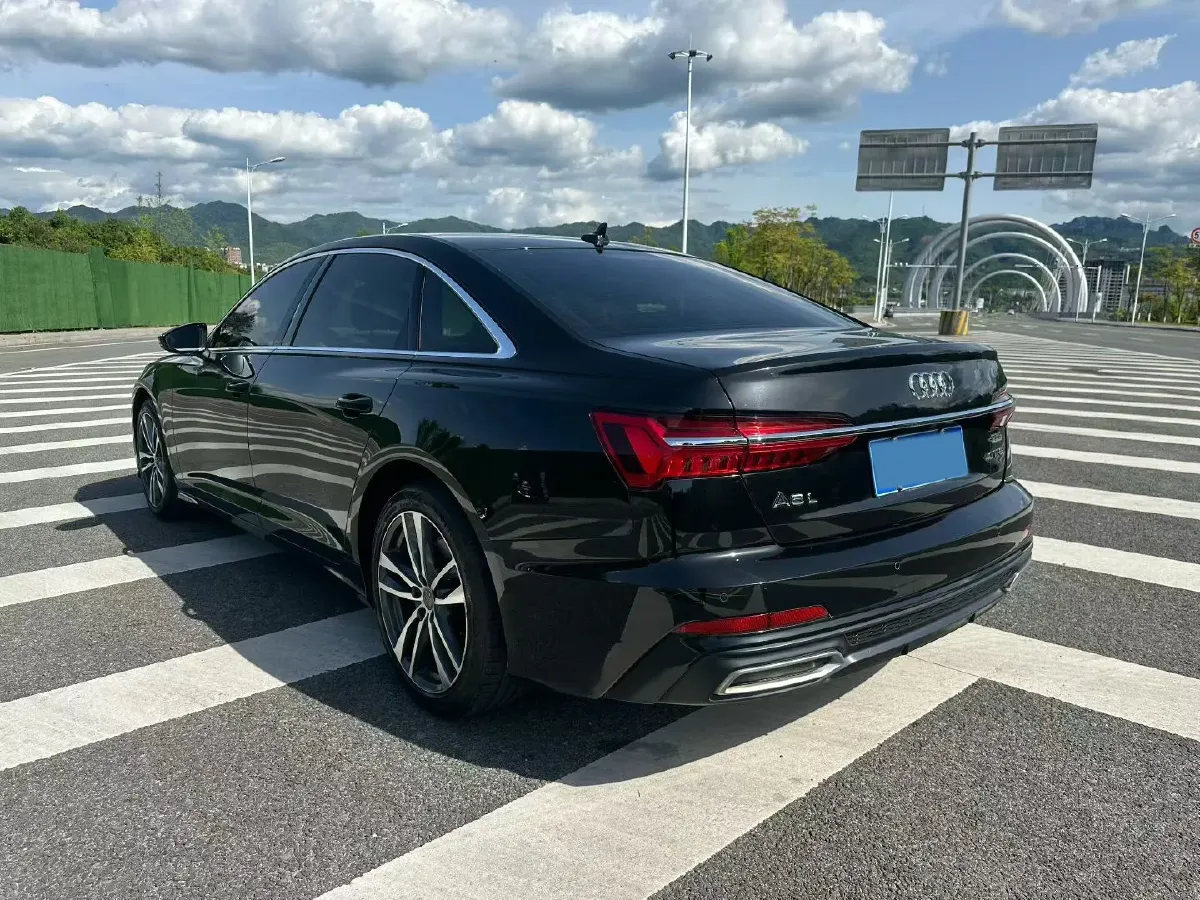 2021 Audi A6L 2.0T 190HP L4 7DCT,autocango,china used car exporter,china ev exporter,chinese used car exporter,chinese used ev exporter