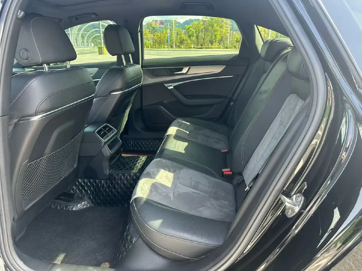 2021 Audi A6L 2.0T 190HP L4 7DCT,autocango,china used car exporter,china ev exporter,chinese used car exporter,chinese used ev exporter