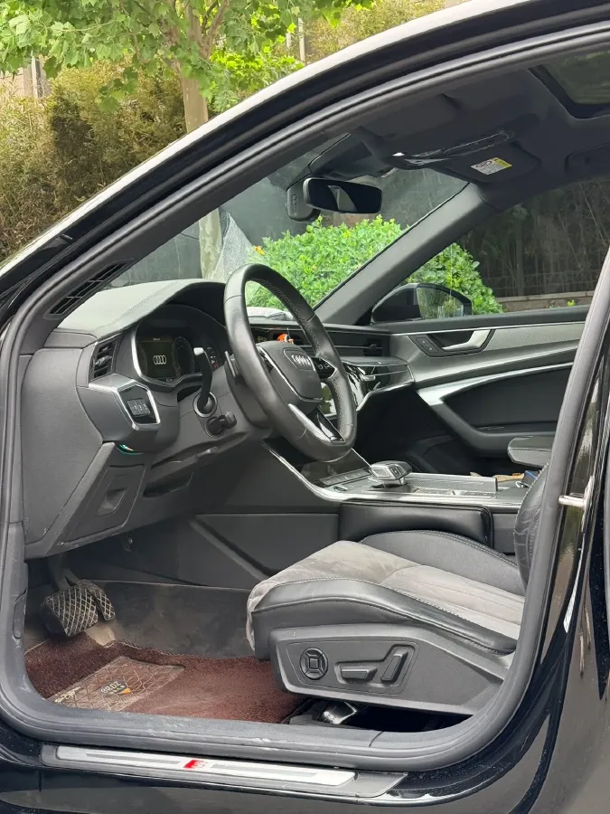 2022 Audi A6L 2.0T 190HP L4 7DCT,autocango,china used car exporter,china ev exporter,chinese used car exporter,chinese used ev exporter