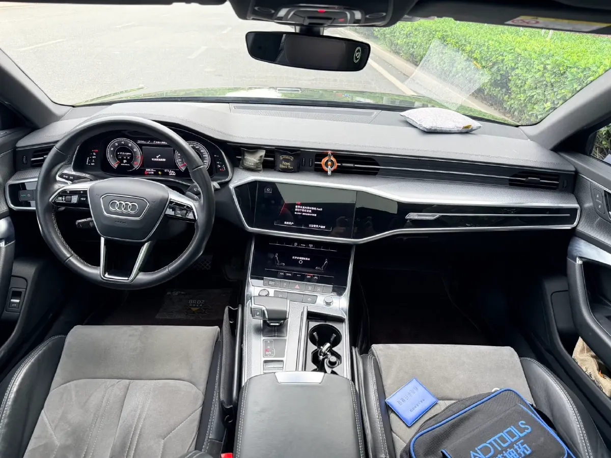 2022 Audi A6L 2.0T 190HP L4 7DCT,autocango,china used car exporter,china ev exporter,chinese used car exporter,chinese used ev exporter