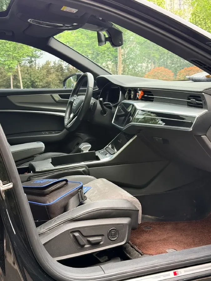 2022 Audi A6L 2.0T 190HP L4 7DCT,autocango,china used car exporter,china ev exporter,chinese used car exporter,chinese used ev exporter