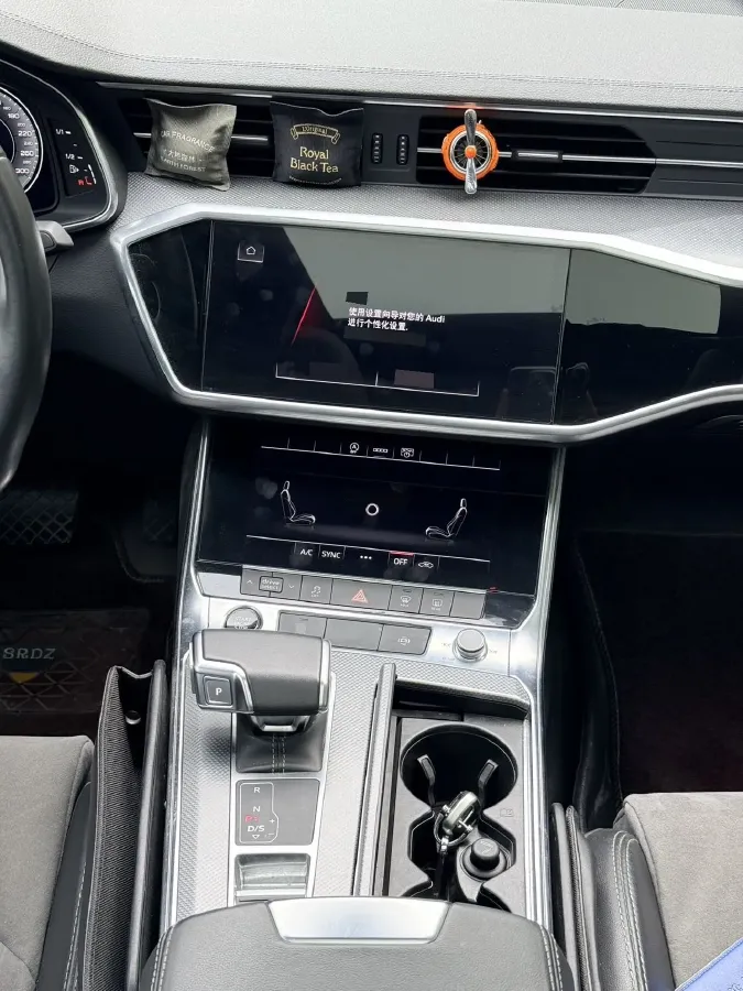 2022 Audi A6L 2.0T 190HP L4 7DCT,autocango,china used car exporter,china ev exporter,chinese used car exporter,chinese used ev exporter