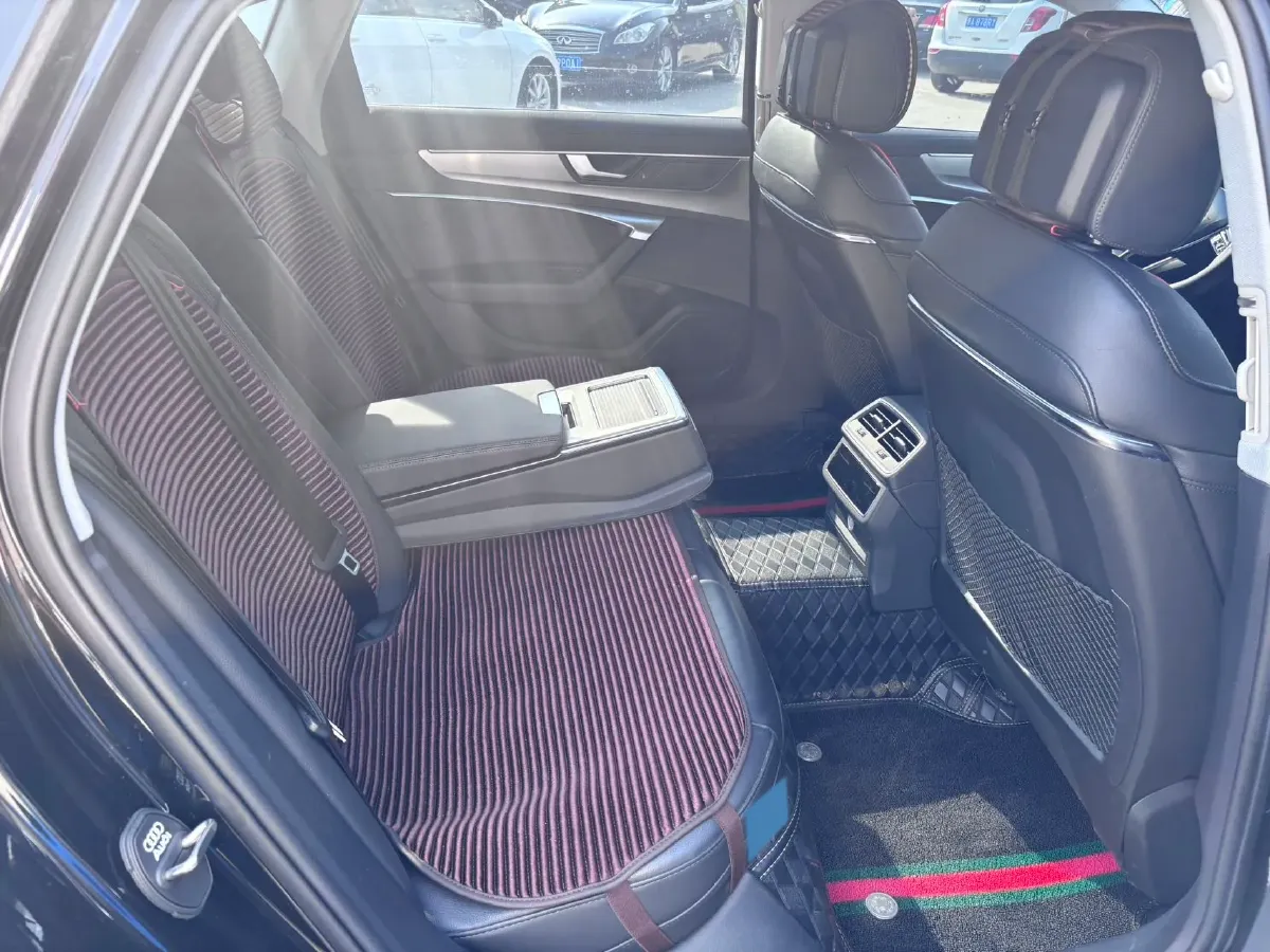 2022 Audi A6L 2.0T 224HP L4 7DCT,autocango,china used car exporter,china ev exporter,chinese used car exporter,chinese used ev exporter