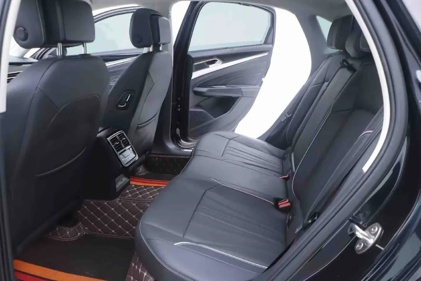 2024 Volkswagen Passat 2.0T 220HP L4 7DCT,autocango,china used car exporter,china ev exporter,chinese used car exporter,chinese used ev exporter