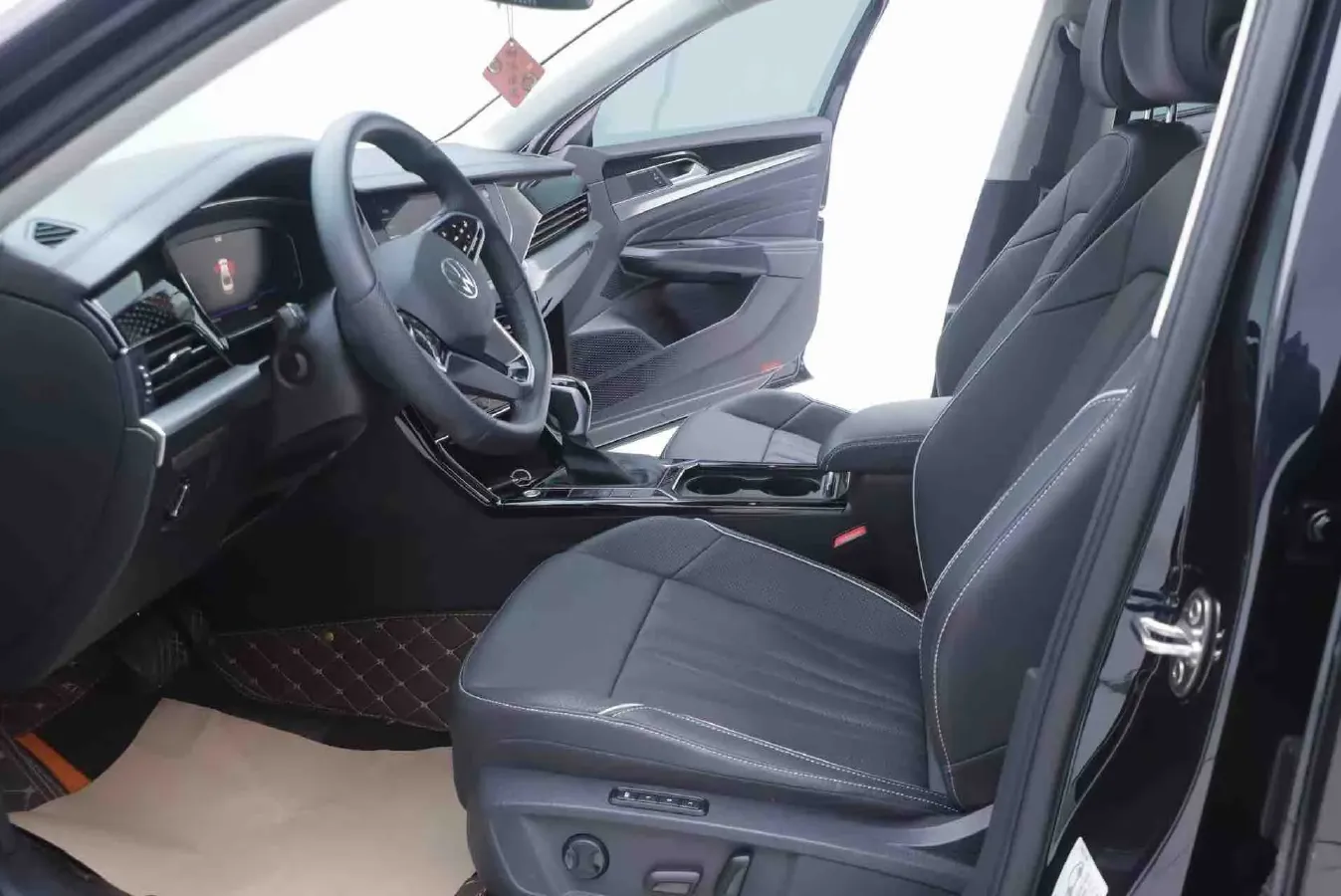 2024 Volkswagen Passat 2.0T 220HP L4 7DCT,autocango,china used car exporter,china ev exporter,chinese used car exporter,chinese used ev exporter