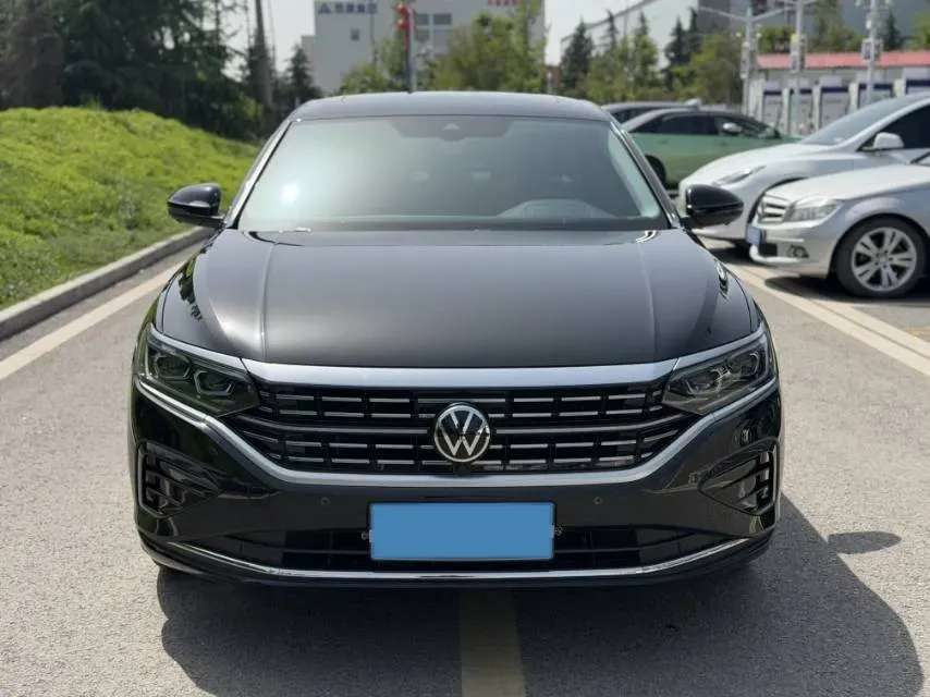 2023 Volkswagen Passat 2.0T 220HP L4 7DCT,autocango,china used car exporter,china ev exporter,chinese used car exporter,chinese used ev exporter