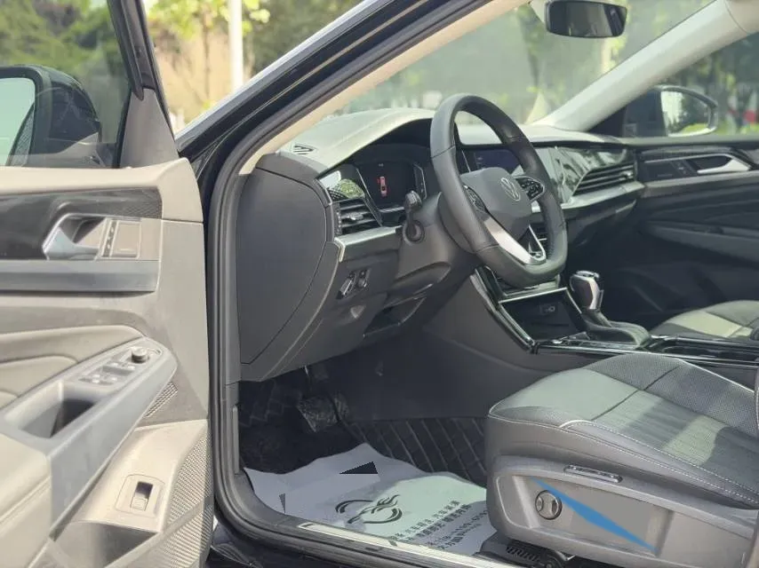 2023 Volkswagen Passat 2.0T 220HP L4 7DCT,autocango,china used car exporter,china ev exporter,chinese used car exporter,chinese used ev exporter