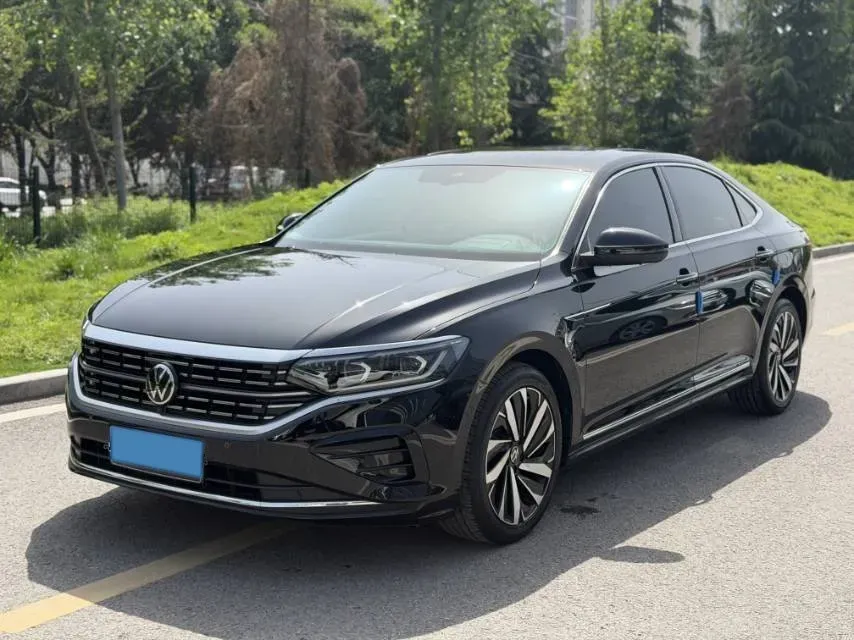 2023 Volkswagen Passat 2.0T 220HP L4 7DCT,autocango,china used car exporter,china ev exporter,chinese used car exporter,chinese used ev exporter