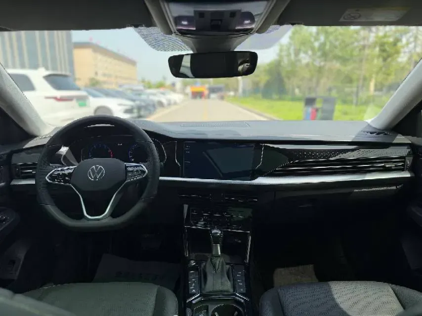 2023 Volkswagen Passat 2.0T 220HP L4 7DCT,autocango,china used car exporter,china ev exporter,chinese used car exporter,chinese used ev exporter